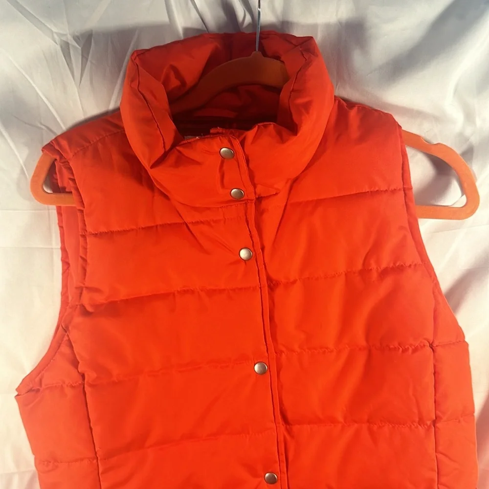 OLD NAVY Red Puffer Vest Size Medium - Picture 2 of 11